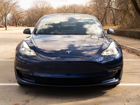 Used 2021 Tesla Model 3 Standard Range Plus image 3