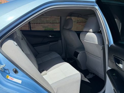 Used 2012 Toyota Camry LE FWD image 12