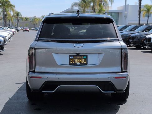 Used 2026 Cadillac Vistiq Platinum AWD/4WD image 9