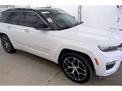 Used 2023 Jeep Grand Cherokee Summit AWD/4WD image 3