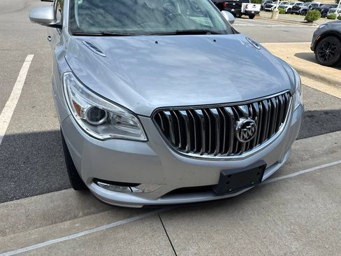 Used 2017 Buick Enclave Premium w/ Experience Buick Package FWD image 4