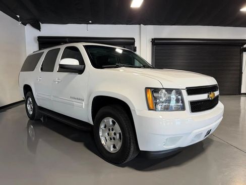 Used 2013 Chevrolet Suburban LT RWD image 3