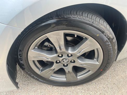 Used 2019 Toyota Sienna SE w/ SE Preferred Package FWD image 39