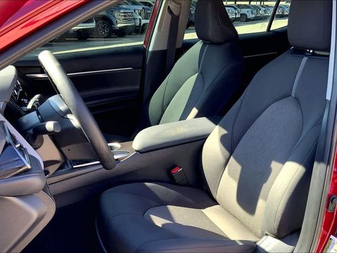 Used 2022 Toyota Camry LE w/ Convenience Package image 8