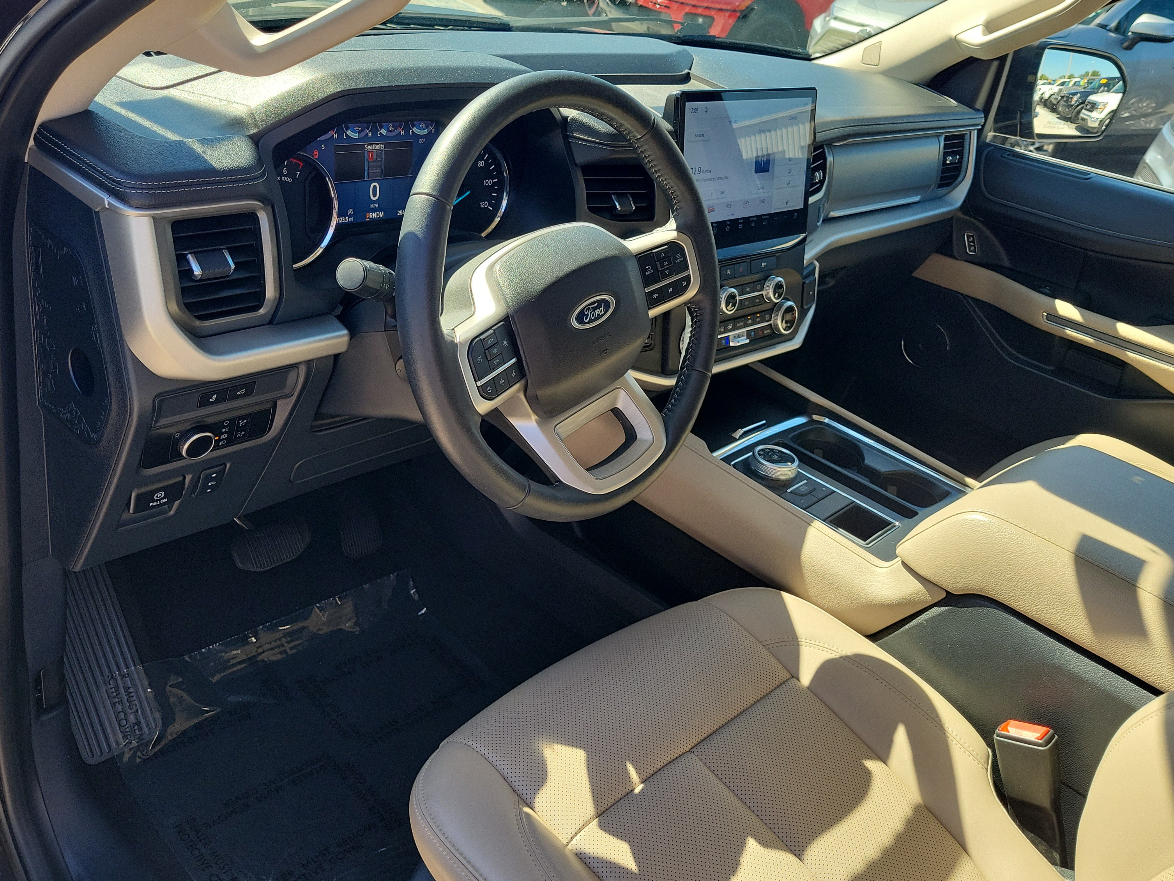 Certified 2024 Ford Expedition XLT RWD image 21