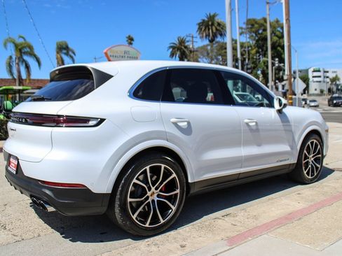 Used 2024 Porsche Cayenne S AWD/4WD image 6