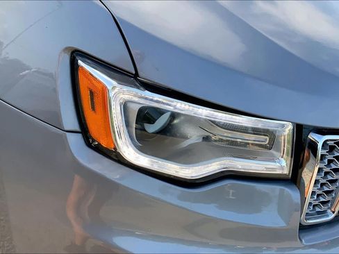 Used 2020 Jeep Grand Cherokee Overland AWD/4WD image 28
