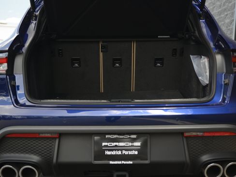 Certified 2026 Porsche Macan AWD/4WD image 47