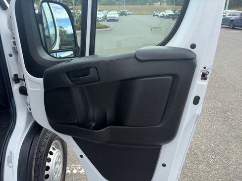 Used 2024 RAM ProMaster 2500 w/ Convenience Group FWD image 18