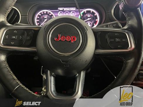 Used 2020 Jeep Gladiator Overland w/ LED Lighting Group AWD/4WD image 22