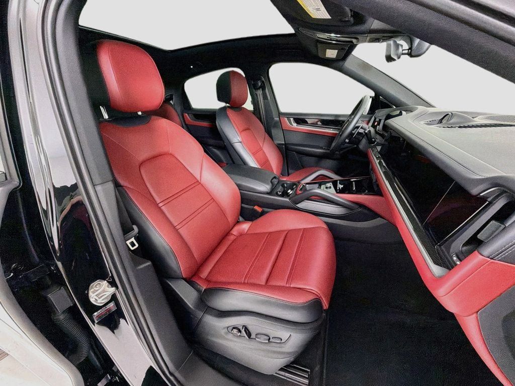 Certified 2024 Porsche Cayenne Coupe AWD/4WD image 29