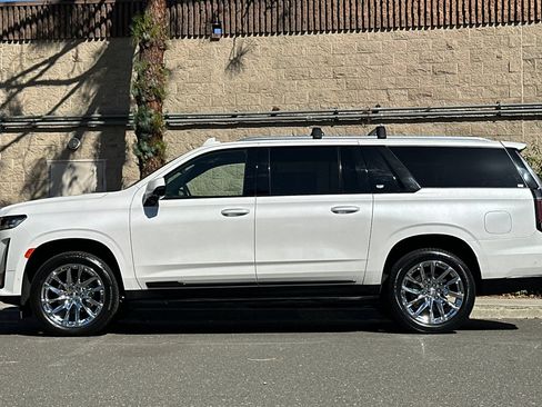 Used 2023 Cadillac Escalade ESV Premium Luxury w/ LPO, Radiant Package AWD/4WD image 6