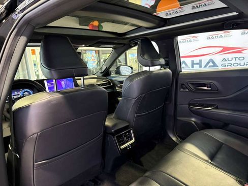 Used 2024 Toyota Crown Limited image 38