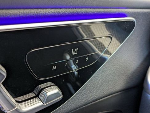 Used 2025 Mercedes-Benz GLC 300 4MATIC image 23