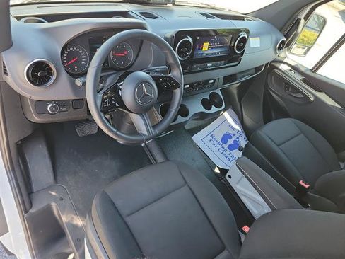 Used 2025 Mercedes-Benz Sprinter 2500 image 2