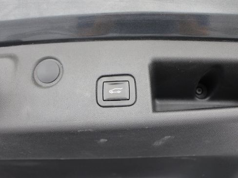 Used 2019 Chevrolet Equinox Premier FWD image 25