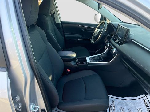 Used 2021 Toyota RAV4 LE w/ Carpet Mat Package (TMS) image 27