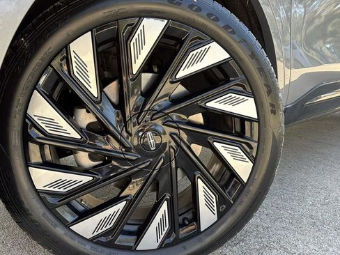 Certified 2024 Lincoln Nautilus Reserve w/ Equipment Group 202A image 9