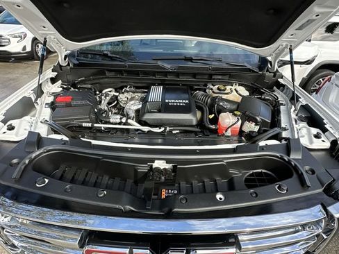 Certified 2023 GMC Yukon SLT w/ SLT Luxury Package image 35