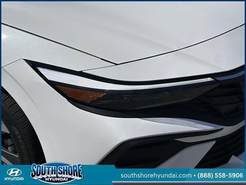 Certified 2025 Hyundai Elantra SEL w/ Cargo Package FWD image 10