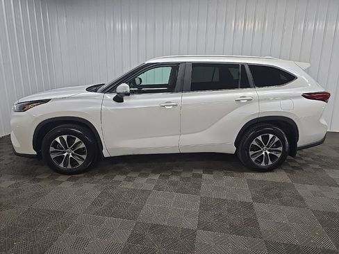 Used 2023 Toyota Highlander XLE AWD/4WD image 5