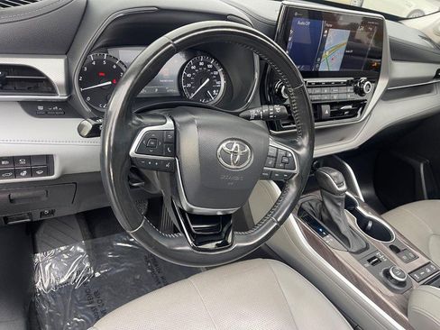 Used 2021 Toyota Highlander Platinum image 28