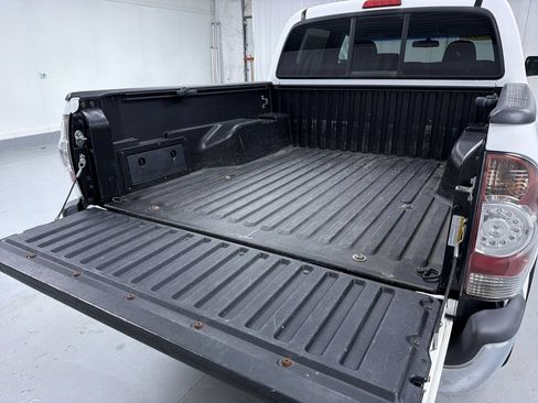 Used 2015 Toyota Tacoma 4x4 Double Cab w/ TRD Off-Road Package image 16