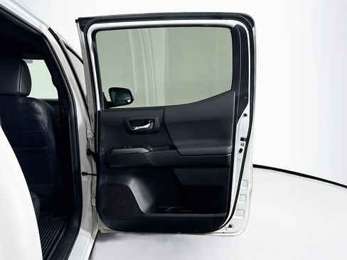 Used 2020 Toyota Tacoma TRD Off-Road w/ TRD Premium Off Road Package image 30