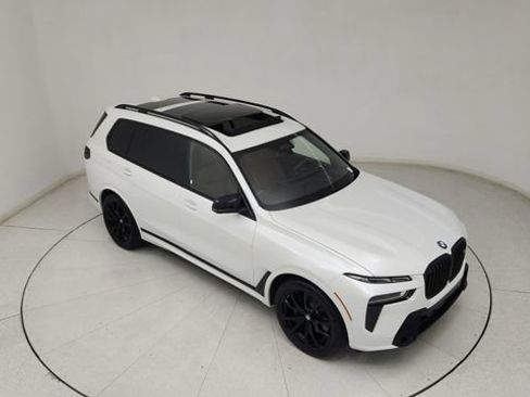 Used 2023 BMW X7 M60i AWD/4WD image 13