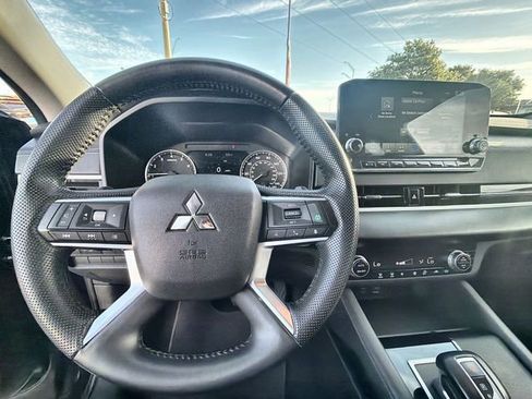 Used 2023 Mitsubishi Outlander SE AWD/4WD image 11