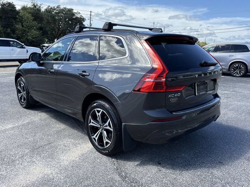 Used 2022 Volvo XC60 B5 Momentum w/ Climate Package FWD image 3