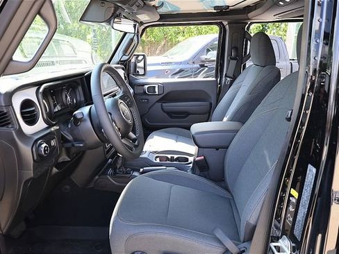 New 2025 Jeep Gladiator Sport image 17