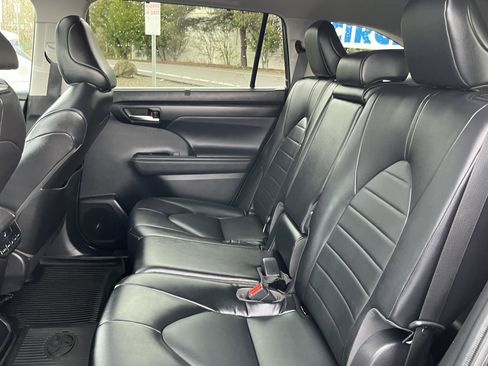 Used 2022 Toyota Highlander XLE image 14