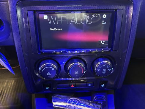 Used 2010 Dodge Challenger R/T image 3