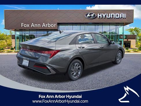 New 2026 Hyundai Elantra Hybrid FWD image 5