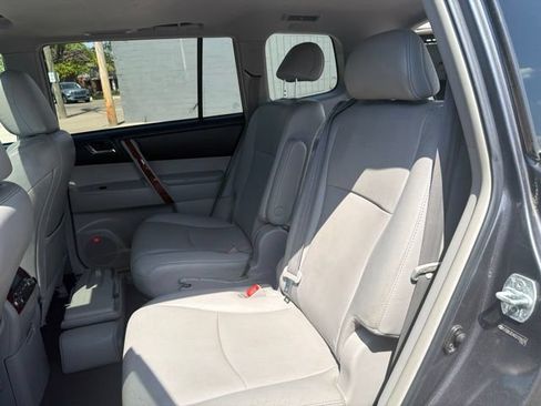 Used 2012 Toyota Highlander Limited w/ Tow Pkg AWD/4WD image 14