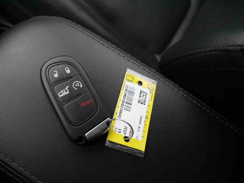 Used 2019 Jeep Cherokee Limited image 30