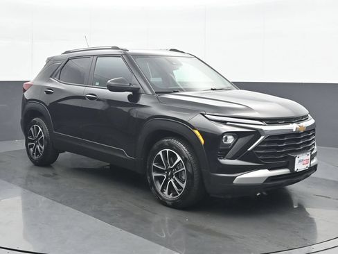 Used 2025 Chevrolet TrailBlazer LT FWD image 9