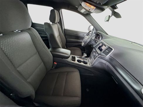 Used 2019 Jeep Grand Cherokee Laredo w/ Security & Convenience Group image 19