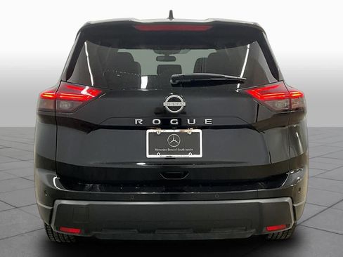 Used 2024 Nissan Rogue S FWD image 5