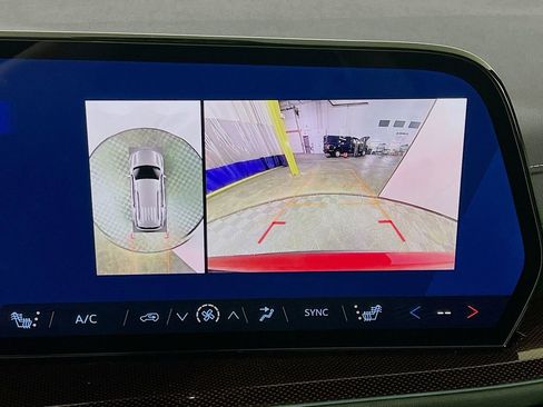 New 2026 Chevrolet Traverse Z71 w/ Driver Confidence Package image 14