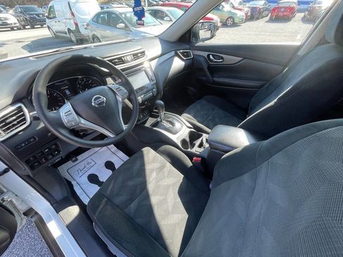 Used 2016 Nissan Rogue SV w/ SV Premium Package image 11