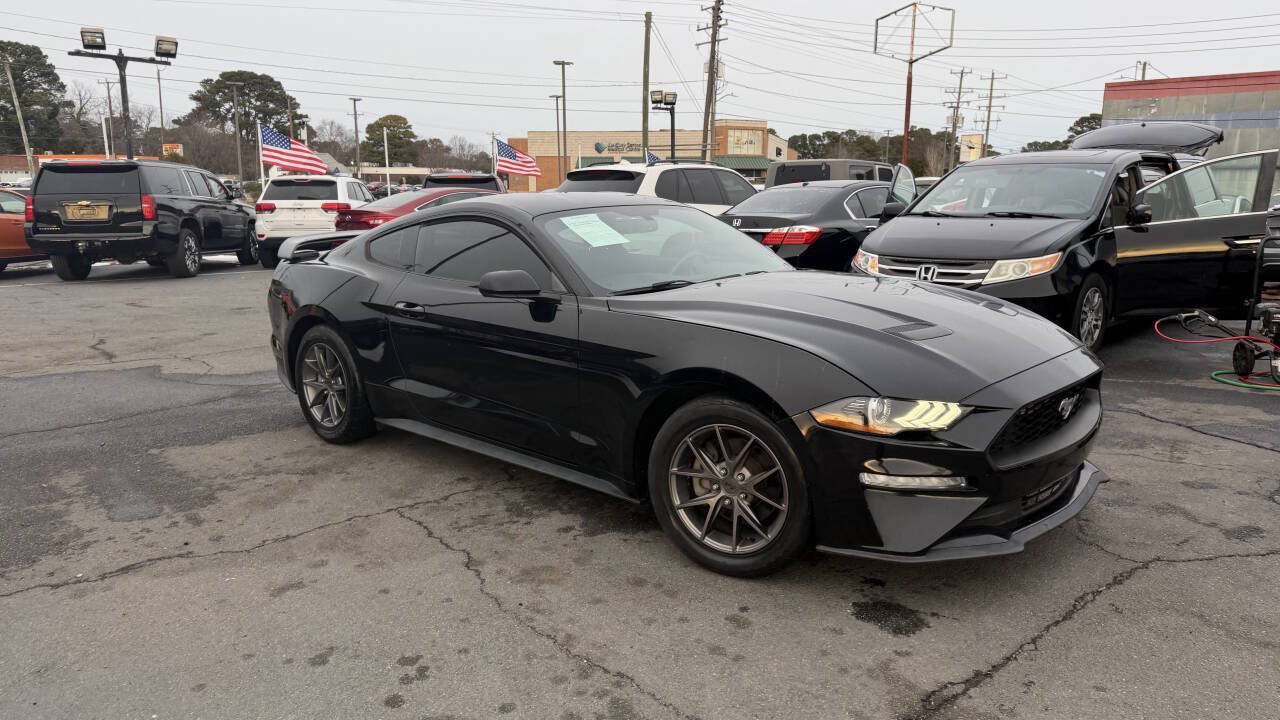 Used 2018 Ford Mustang Coupe RWD image 10