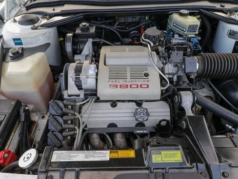 Used 1990 Buick Reatta Convertible image 25