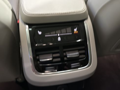 Used 2024 Volvo XC90 T8 Ultimate w/ Protection Package Premier AWD/4WD image 31
