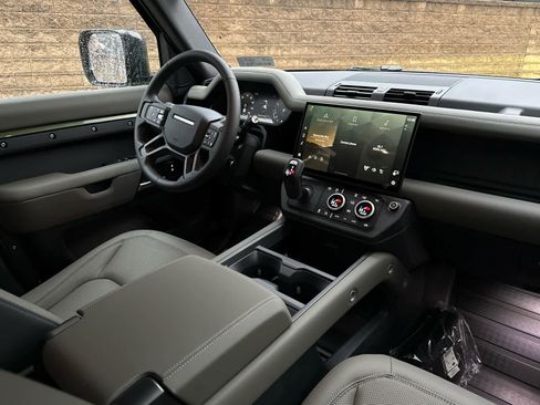 Used 2026 Land Rover Defender 110 S image 12