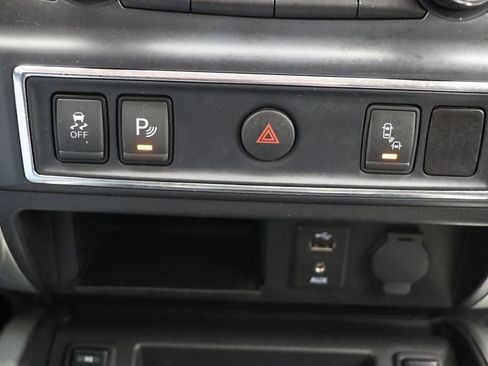 Used 2018 Nissan Titan SV w/ SV Convenience Package image 28