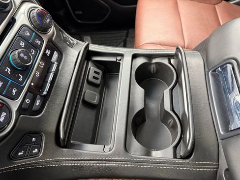 Used 2019 Chevrolet Suburban Premier w/ Premier Plus Edition AWD/4WD image 31