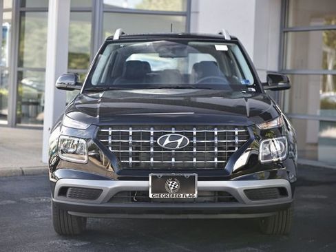 New 2026 Hyundai Venue SEL FWD image 2