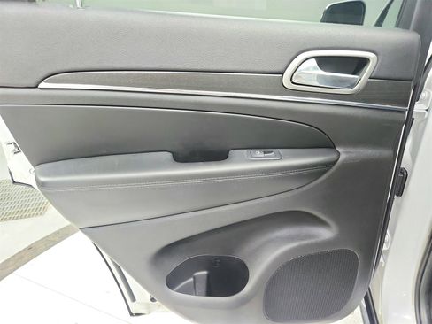 Used 2018 Jeep Grand Cherokee Limited image 38